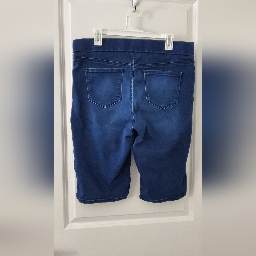 Nine West Navy Pull-On Skimmer Shorts - Picture 2 of 3